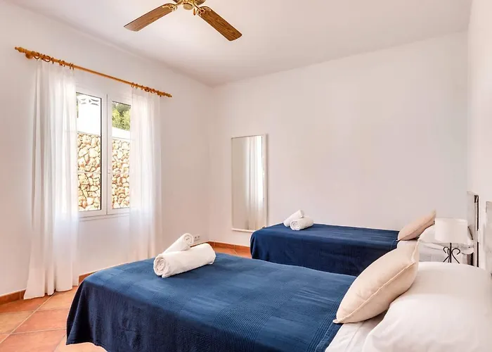 Maria Isabel Villa *